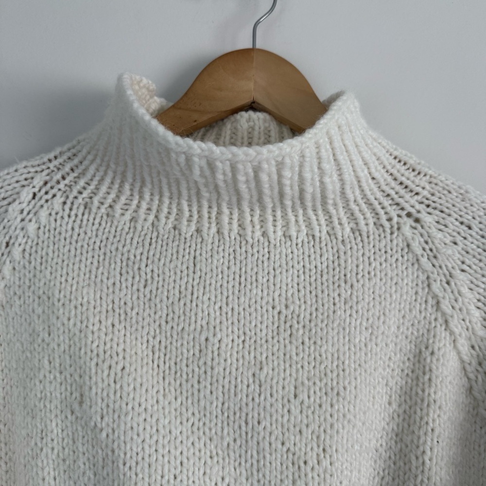 Elegant White Turtleneck Sweater with Red Accents - Picture 3 of 6